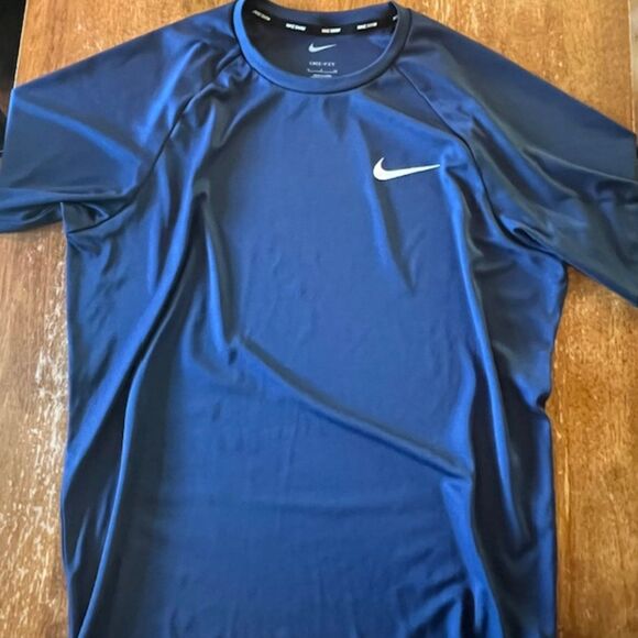 Nike Essential Short Sleeve Hydroguard Navy Swim Shirt Size S - Picture 2 of 5